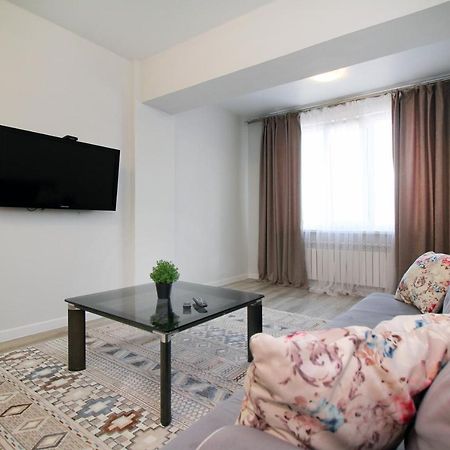Интересная Двушка В Молодежке Almaty Exterior photo