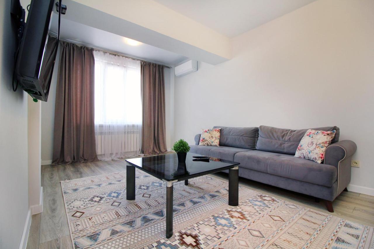 Интересная Двушка В Молодежке Almaty Exterior photo